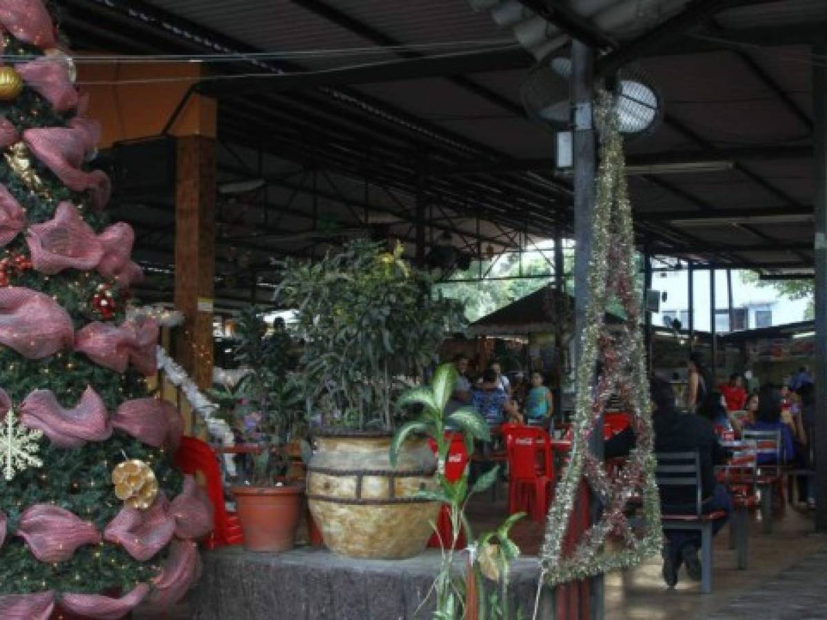 Música y suculentos platillos tendrá la plaza típica durante esta Navidad