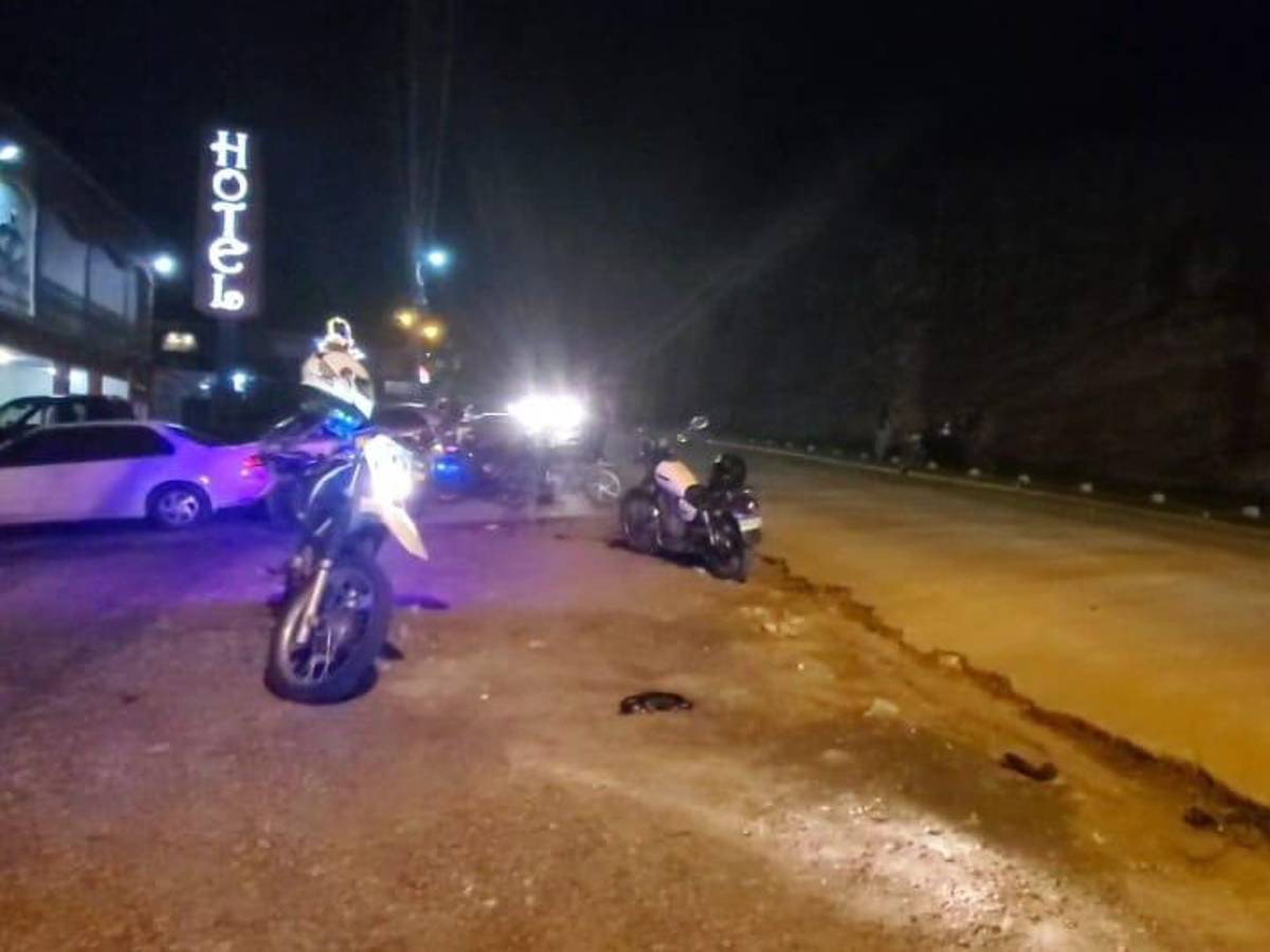Escena del accidente entre motocicletas que dejó dos jovencitos muertos.