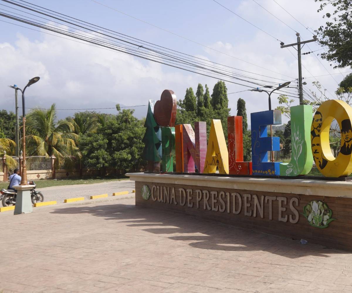 Entrada principal a Pinalejo, Santa Bárbara, donde el desarrollo avanza lentamente.
