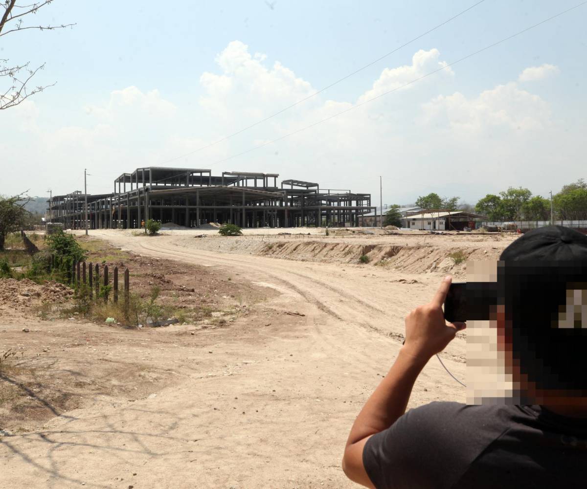 En Santa Bárbara se revisaron 12 de 25 contratos, por 749 millones de lempiras dentro de un presupuesto de 4,404 millones, dejando 3,655 millones aún sin ejecución identificada en los expedientes revisados.