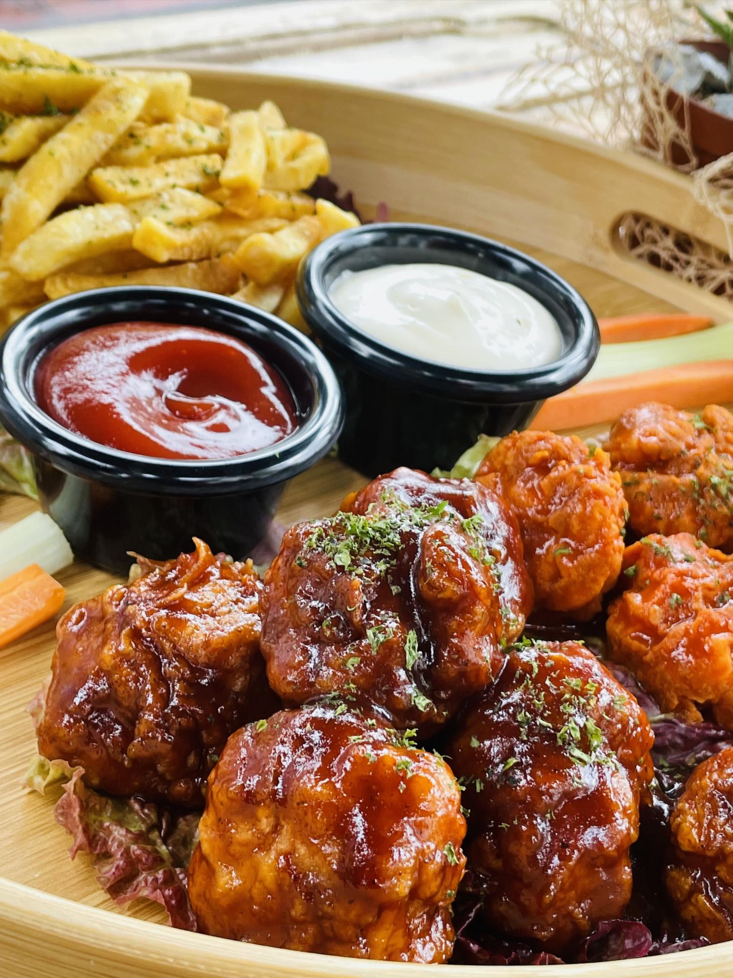 Las alitas bañadas en salsa de maracuyá son deliciosas.