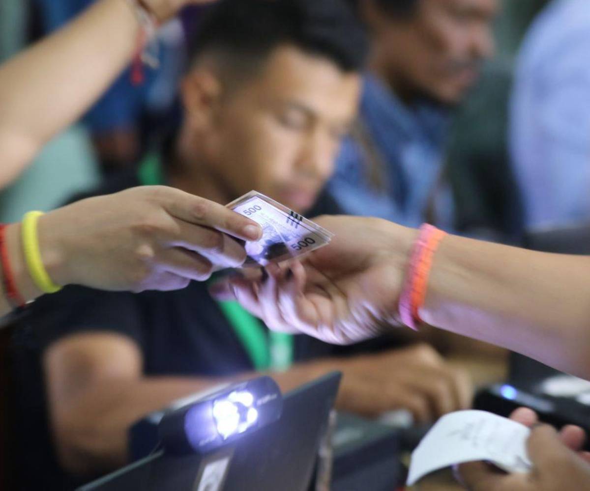 Los beneficiarios recibían 7,000 lempiras del bono climático. Algunos no sabían por qué les daban el dinero porque solo fueron anotados en una lista.