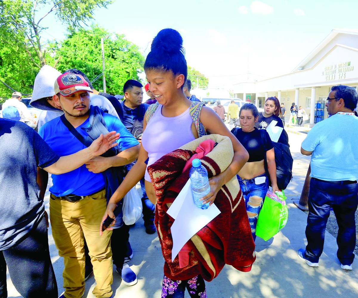 La presidenta Castro anunció el lunes un “programa de emergencia” que dará a los migrantes retornados al país un bono económico, alimentación y capital semilla para poner en marcha emprendimientos ante la amenaza de deportaciones masivas de Estados Unidos.