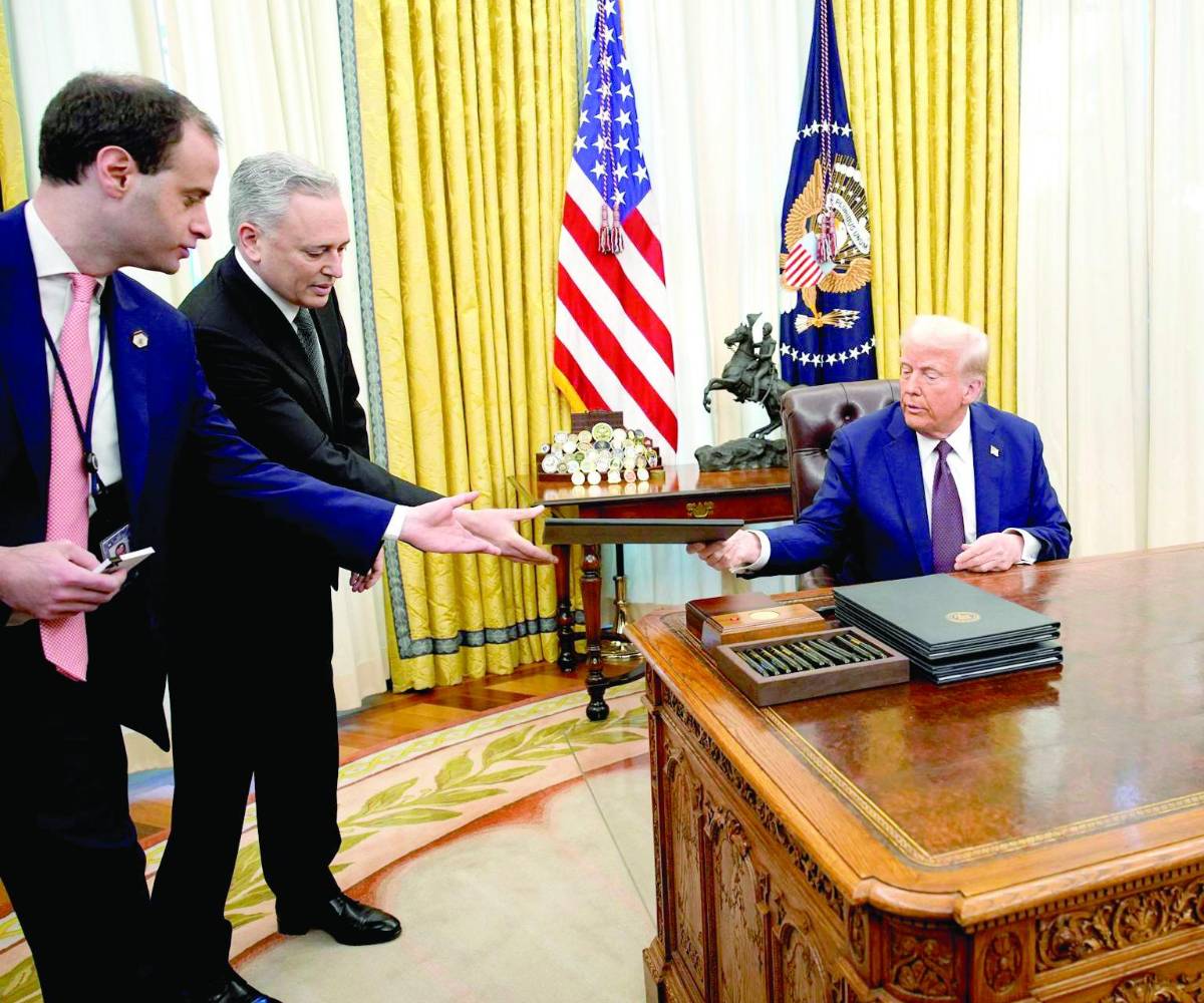 Un juez federal bloqueó temporalmente el decreto de Trump que pone fin a la nacionalidad por nacimiento en Estados Unidos.