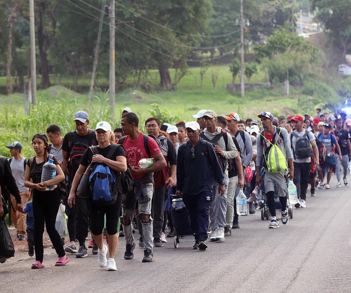 Migrantes optan por cruzar a California ante restricciones en Texas