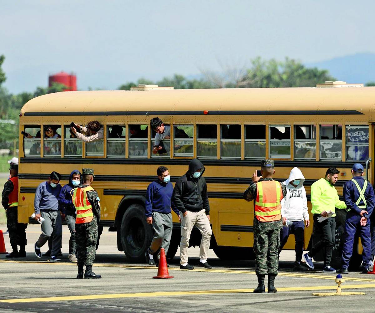 Llegada de los primeros vuelos de deportados de Trump.