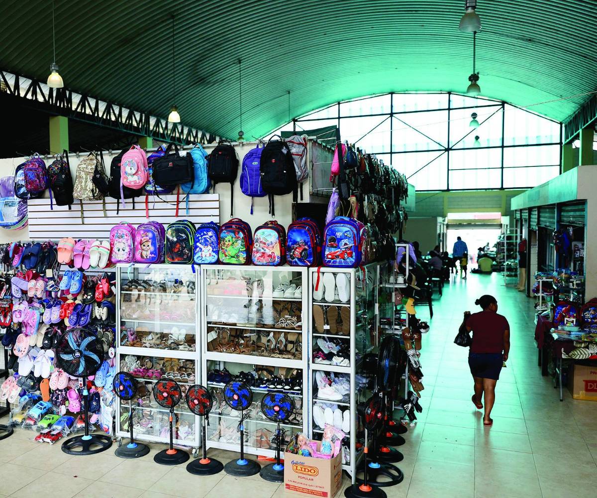 El Paraíso tiene un mercado ordenado y limpio donde además de productos ofrecen comida típica copaneca.