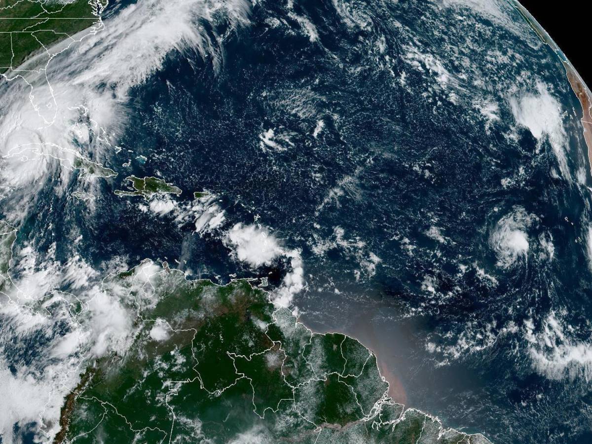 Lluvias y vientos del huracán Ian ya azotan los Cayos de Florida