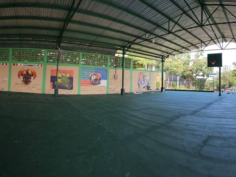 El gimnasio techado de la institución, después de la remodelación.