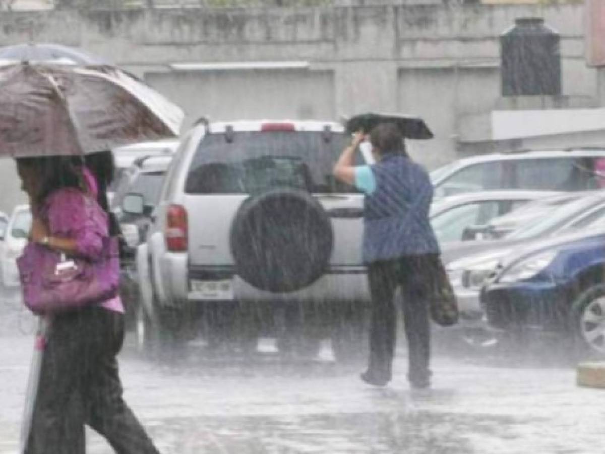 Pronostican en Honduras lluvias con actividad eléctrica