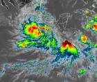 La tormenta tropical Cristina amenaza con lluvias intensas, deslizamientos, inundaciones y oleaje peligroso en la costa del Pacífico hondureño. Imagen satelital infrarroja (IR) muestra la intensa actividad nubosa asociada a la tormenta tropical Cristina frente a las costas de Centroamérica. Los tonos rojos y oscuros señalan nubes muy frías y de gran desarrollo vertical, relacionadas con lluvias fuertes, tormentas eléctricas y posible tiempo severo.
