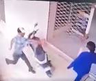 Imagen captada del video en el que un sujeto armado apunta al abogado y, al accionar el gatillo, el arma de fuego falla.