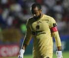 Edrick Menjívar salió cabizbajo tras la eliminación del Olimpia en el estadio Nacional.