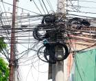Habitantes de la avenida Lempira denuncian que dos hombres sustraen cables de cobre durante la noche y aseguran que estos hechos ya se han registrado anteriormente a plena luz del día. Los vecinos exigen patrullajes preventivos en la zona.