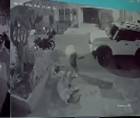 Video del momento en que dos agentes son abatidos mientras inspeccionan camioneta robada