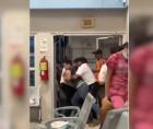 Un video en el que se observa a guardias de seguridad retirar por la fuerza a un paciente del área de Emergencia del hospital regional del norte del Instituto Hondureño de Seguridad Social (IHSS) generó este lunes reacciones e indignación entre usuarios de redes sociales.