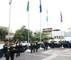 Miembros de la guardia de honor militar marchan al unísono durante un desfile de gala en San Pedro Sula. Detrás de ellos, las banderas de los países centroamericanos ondean con orgullo, simbolizando la unidad regional. Fotografía La Prensa.