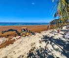 Maquinaria especializada para acelerar las labores de limpieza en Roatán.
