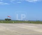 Una aeronave permanece en tierra tras el incidente registrado en las inmediaciones del aeropuerto. No se reportan pérdidas humanas.