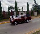Imagen del momento en que el personal de Medicina Forense levantó el cadáver de Marlon Josué Elvir.