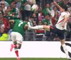 Así fue la patada de Declan Rice al rostro de Luis Romo en el primer minuto del partido.