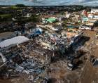 Las autoridades del sureño estado brasileño de Paraná declararon este sábado el estado de calamidad pública en los municipios afectados el viernes por un tornado sin precedentes que dejó al menos seis muertos y 750 heridos, así como una ciudad en un 90 % en ruinas.