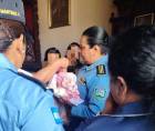 Las autoridades policiales se hicieron cargo de la recién nacida y coordinaron su traslado para recibir atención médica y quedar bajo resguardo especializado.
