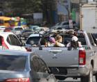 El exceso de pasajeros en una paila de carro será sancionado, informó la Dirección Nacional de Vialidad y Transporte.