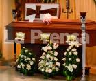 Familiares y amigos despiden entre lágrimas a Vianka Ninoska García López durante su velatorio en una funeraria de San Pedro Sula.