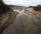 A simple vista, Patuca III impone por su tamaño y modernidad. Pero detrás de sus compuertas, grúas y estructuras de concreto, la sequía dejó una imagen contundente: una central hidroeléctrica lista para operar, pero sin suficiente agua para generar energía.