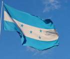 Honduras inicia los festejos de Independencia con el izamiento de la bandera nacional y las centroamericanas