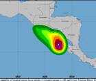 El mapa del<a rel=nofollow noopener noreferrer href=https://www.nhc.noaa.gov/refresh/graphics_ep3+shtml/081744.shtml?tswind120#contents target=_blank> Centro Nacional de Huracanes</a> muestra la probabilidad de que se registren vientos con fuerza de tormenta tropical durante los próximos cinco días por la cercanía de Cristina. Las mayores posibilidades se concentran alrededor del centro del sistema, frente a las costas de Nicaragua, mientras el área de influencia se extiende hacia El Salvador y el sur de Honduras, donde podrían presentarse ráfagas fuertes y un aumento de las condiciones lluviosas.
