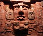 A 1,600 años de la llegada del fundador de la dinastía copaneca, nuevos descubrimientos aportan pistas sobre los vínculos entre el mundo maya y Teotihuacán y muestran cuánto queda todavía por descubrir bajo Copán.