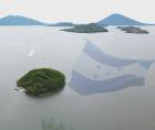 La reciente izada de la Bandera Nacional en Isla Conejo, encabezada por el presidente Nasry Asfura y acompañada por autoridades del Congreso Nacional y las Fuerzas Armadas, volvió a colocar en la agenda los asuntos territoriales y marítimos de Honduras. El acto se realizó al conmemorarse el 57 aniversario del cese de hostilidades con El Salvador, ocurrido el 14 de julio de 1969.