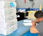 Las boletas de revisión vehicular fueron distribuidas a los bancos y los usuarios pueden obtenerlas en formato físico o digital; ambas tienen la misma validez.