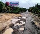 El grave deterioro de la carretera CA-13, entre La Ceiba y Trujillo, en la costa atlántica de Honduras, frena la llegada de visitantes y golpea la economía local en uno de los corredores turísticos más relevantes del país.