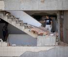 Dos días después de los terremotos de magnitudes 7.2 y 7.5 que dejaron al menos 920 muertos en Venezuela, el olor a putrefacción comienza a apoderarse de calles y edificios colapsados.