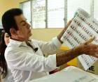 Salvador Nasralla durante ejercía el voto en las pasadas Elecciones Generales del 30 de noviembre.