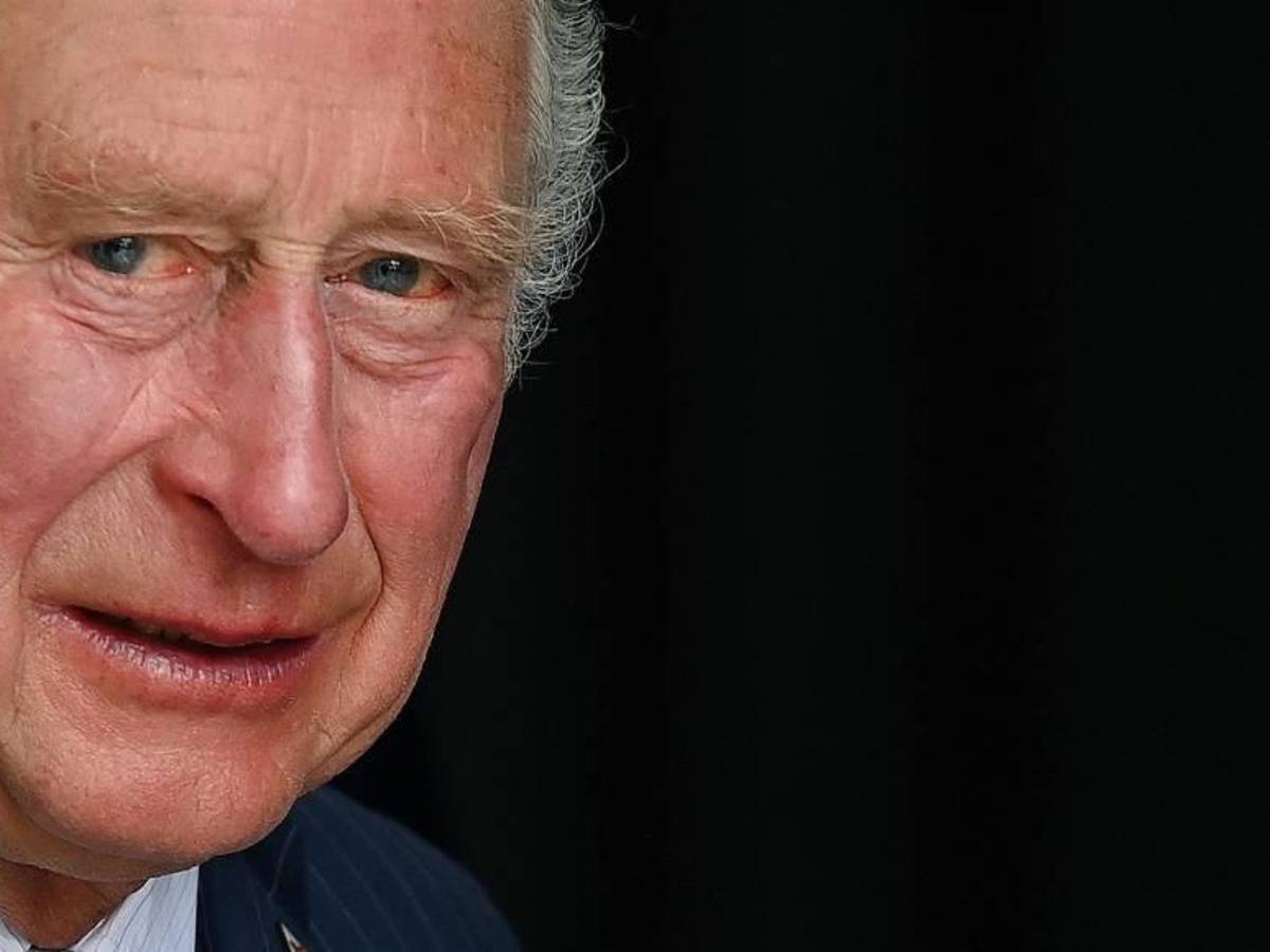 Carlos III pide cambiar la ley para que sus hermanos Ana y Eduardo puedan sustituirle