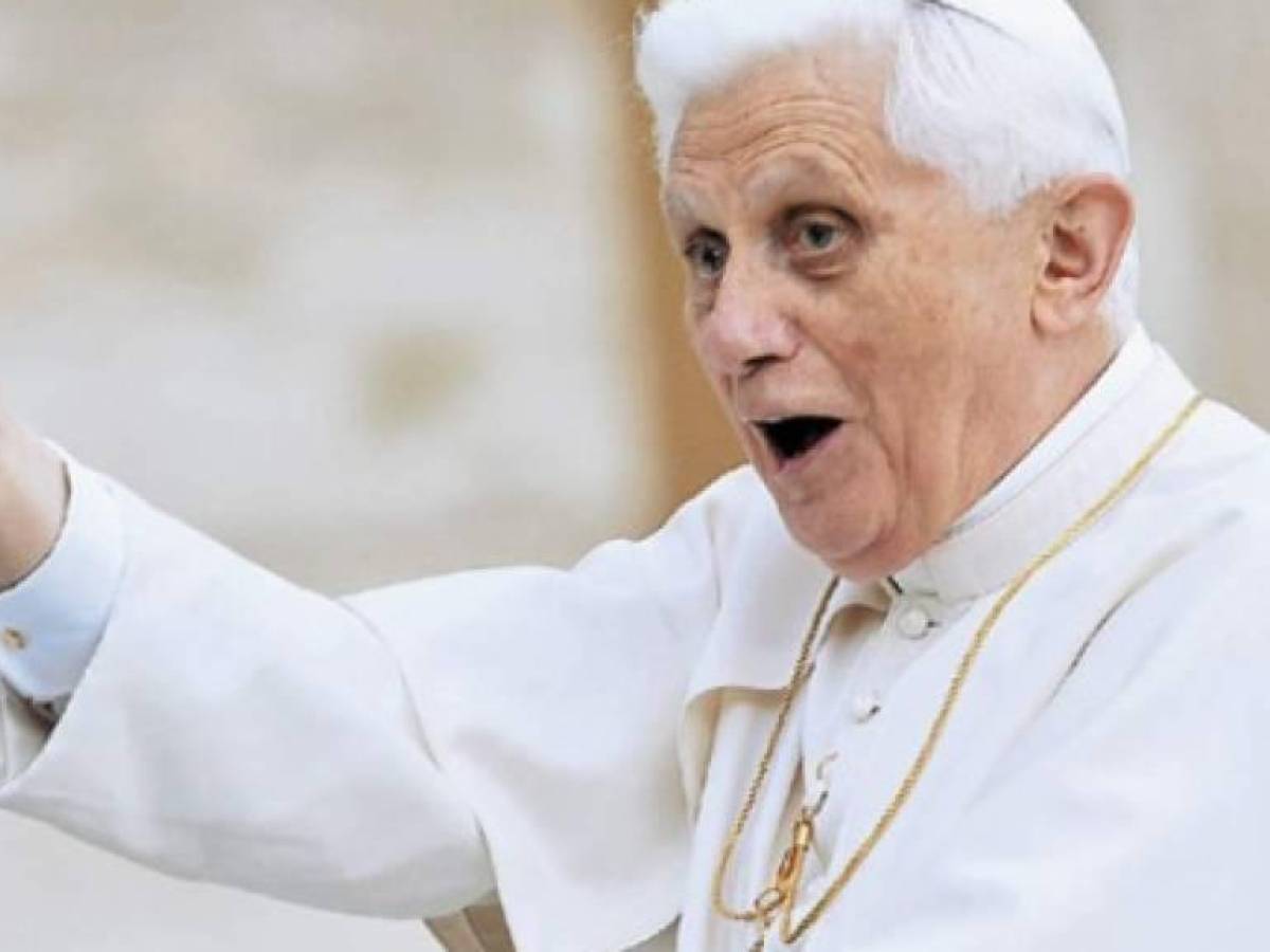 Benedicto XVI está en estado grave, según medios italianos