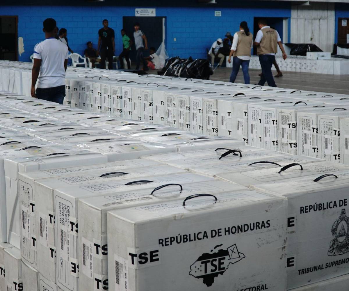 Las maletas electorales comenzaron a transportarse con todo el material necesario para la votación y el conteo de votos.