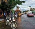 Pocas rutas interurbanas se atreven a trabajar en La Ceiba, aun con las amenazas de extorsionadores, mientras agentes de la Dipampco combaten el delito.