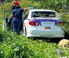 El taxi que conducía José Carrasco quedó en la escena del crimen, donde agentes policiales iniciaron las primeras investigaciones para esclarecer el asesinato.