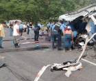 Un fuerte accidente de tránsito se registró este miércoles en la cuesta del Rodeo, en el departamento de Comayagua, donde una rastra impactó contra un bus en el que se transportaban agentes de la Policía Nacional.