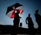 Honduras sufre altas temperaturas que en los últimos días han alcanzado hasta los 39 grados Celsius. “Son días difíciles”, indica el Centro de Estudios Atmosféricos, Oceanográficos y Sísmicos (Cenaos), al menos hasta que inicie la temporada lluviosa, lo que podría ocurrir a finales de mayo o inicios de junio.