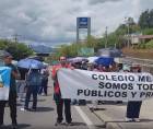 Los médicos hondureños mantienen las asambleas informativas mientras esperan una propuesta del Gobierno para resolver los salarios atrasados.