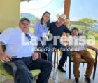 Una foto del expediente de la Atic muestra al exdiputado Víctor Hugo Romero Chinchilla junto a María Tejada y Ramón Sabillón cuando fungía como ministro de Seguridad, en una propiedad de Cucuyagua, Copán.