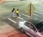 Momento en que dos amigas son atropelladas en Newark, tras salir de un partido del Mundial 2026.