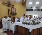 El arzobispo Miguel Lenihan ofició la misa en la parroquia como parte de las actividades dedicadas a la virgen previo a la inauguración de la galería Guadalupana.