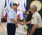 El subjefe del Estado Mayor Conjunto de las Fuerzas Armadas de Honduras, general de brigada Luis Alonso Rosales Cardoza, recibió la visita oficial del comandante de la Fuerza de Tarea Conjunta Interagencial Sur (JIATF South) de Estados Unidos, vicealmirante Jeffrey K. Randall.